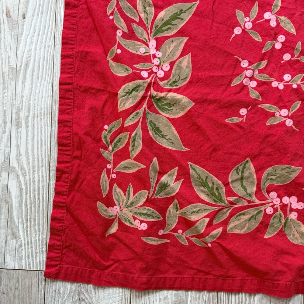 Xochi Vintage Inspired Red Tablecloth Green Leaves Fruit Cherries Berries India‎ - Picture 5 of 9